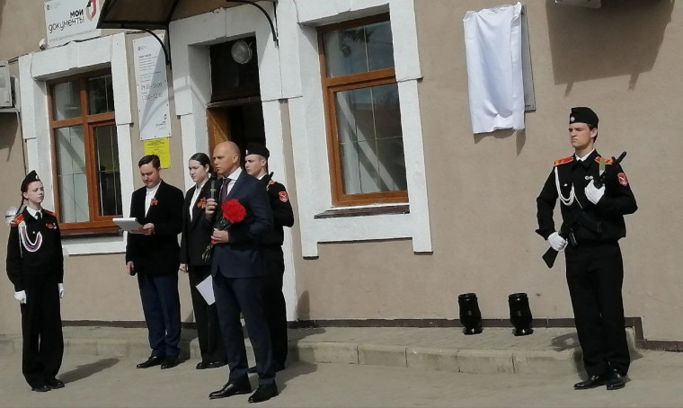 Открытие мемориальной доски генералу армии, дважды Герою Советского союза Ивану Даниловичу Черняховскому.